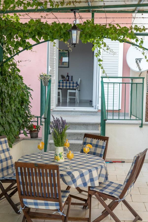 Apartment Top Terrace Подгора Екстериор снимка